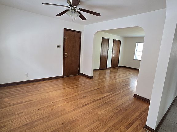 4th image of 5301 Jamieson Ave