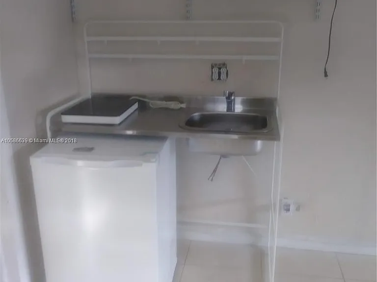 4121 Thomas St — Photo 3