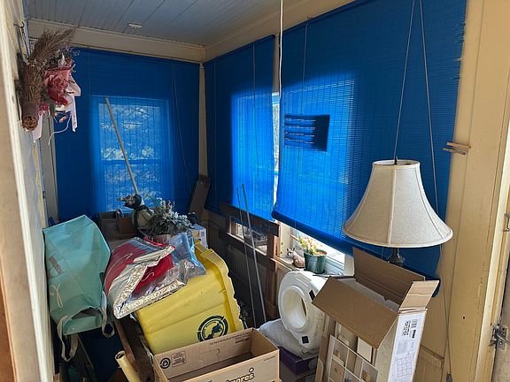 2nd image of 208 Johnson St