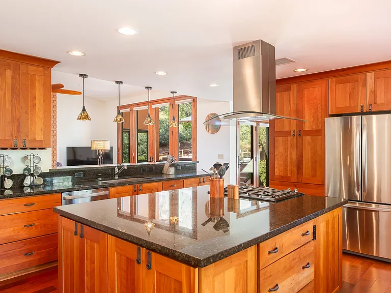 1135 Rodeo Rd — Photo 21