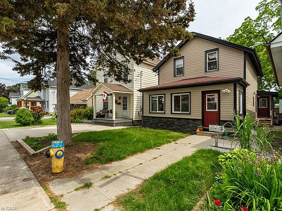 2nd image of 15 Adelaide St