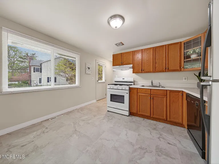 29 Demmert Ave — Photo 12