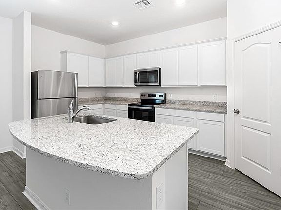 4th image of 3719 Bergamot St