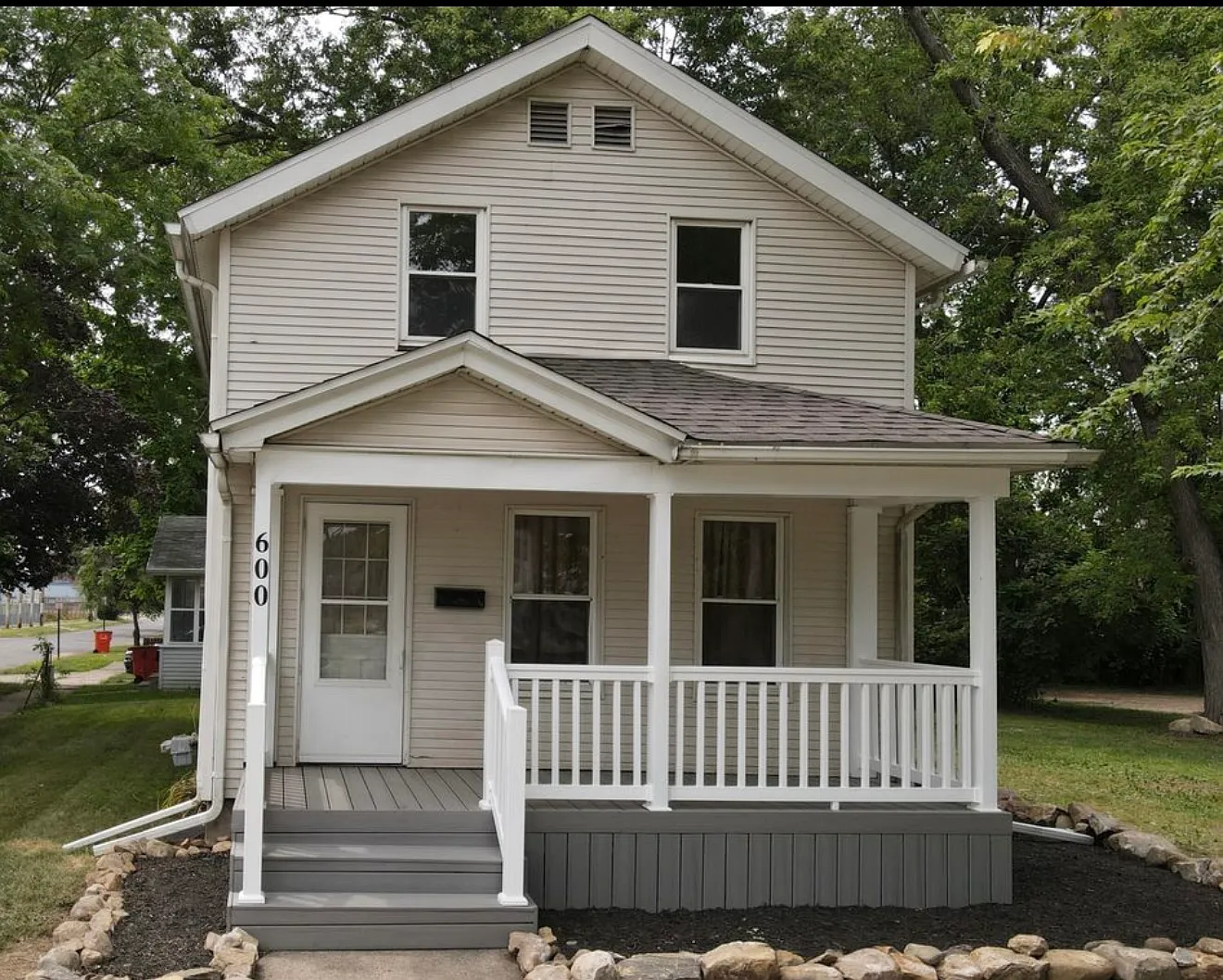 3 bed, 1116 sqft, $1,595 — Photo 1