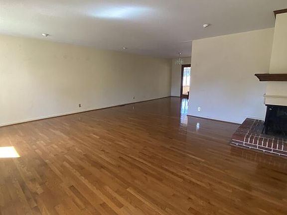 2nd image of 2605 Lancelot Dr SE
