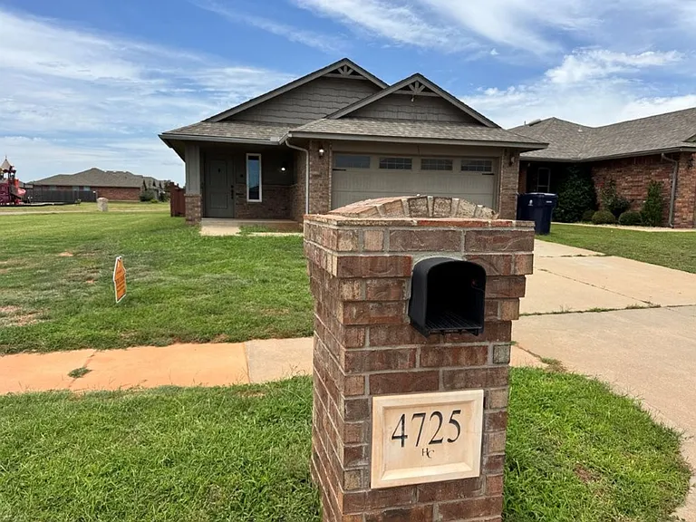 4725 Pyrope Ln — Photo 2
