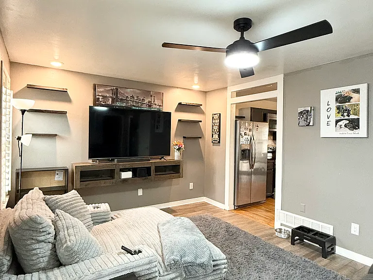 4555 Genoa St — Photo 5