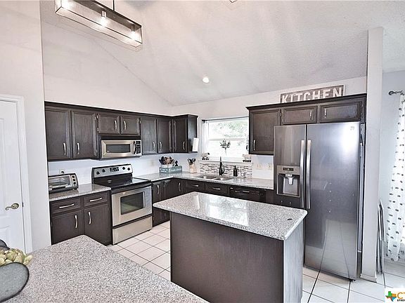 3rd image of 605 Ottawa Dr