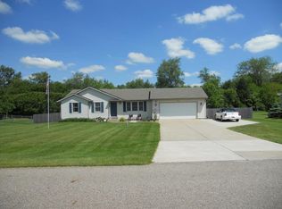 53084 Ridgeview Cir, Paw Paw, MI 49079