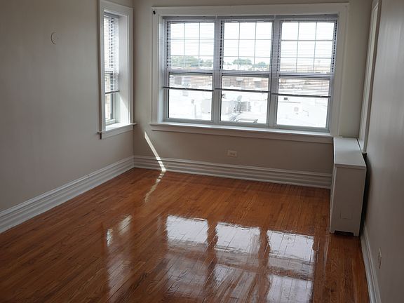 3rd image of 6318-24 W Cermak Rd #2139-1