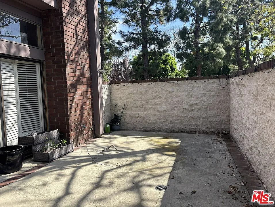 2 bed, 2.5 bath, 1912 sqft, $6,000 — Photo 2