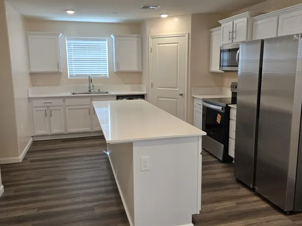 2376 S Bush Ave, Fresno, CA 93725