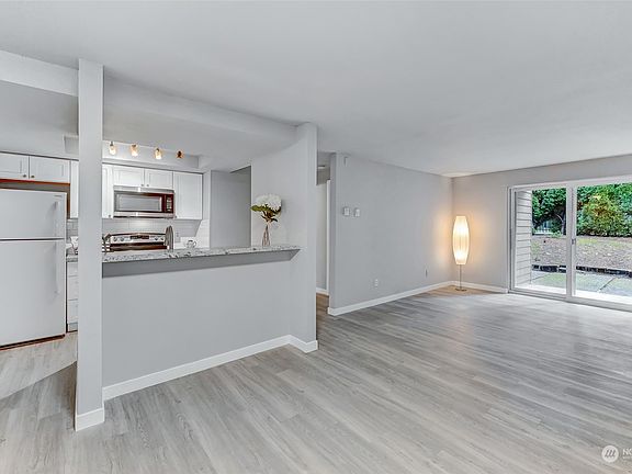 4th image of 14580 NE 31st Street #G105