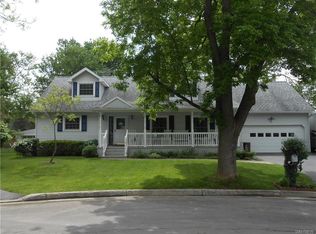 22 Pickthorn Dr, Batavia, NY 14020