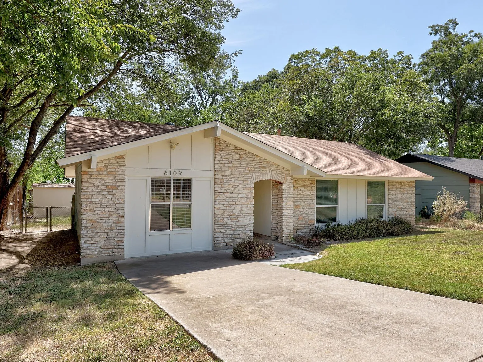 4 bed, 2.0 bath, 1270 sqft, $2,500 — Photo 3