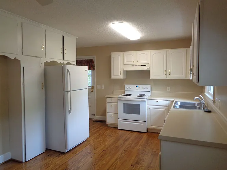 135 Lindbergh St — Photo 7