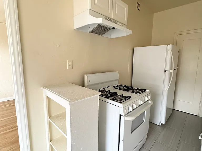 1154 S Normandie Ave #203 — Photo 5