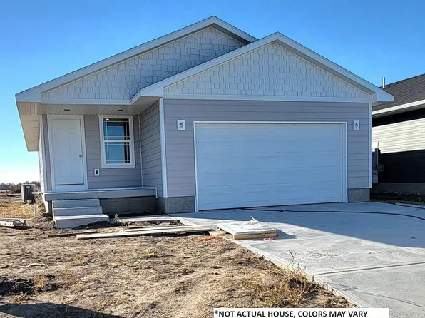 4371 Dawn St, Grand Island, NE 68803