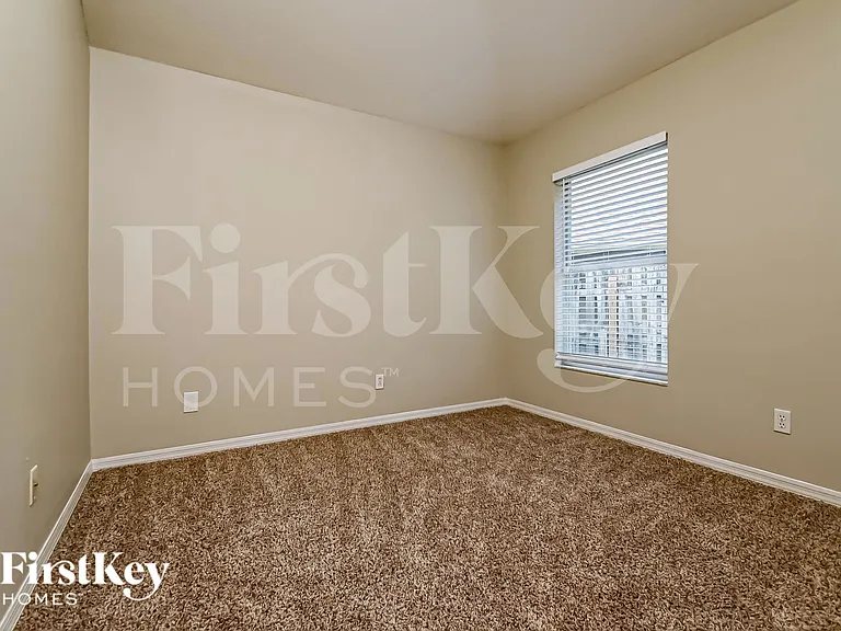 4413 Winding River Dr — Photo 12
