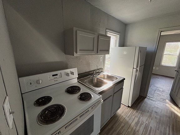 5th image of 2924 Carter Blvd W