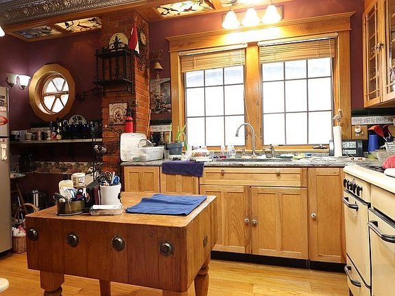 5th image of 3635 Bell St