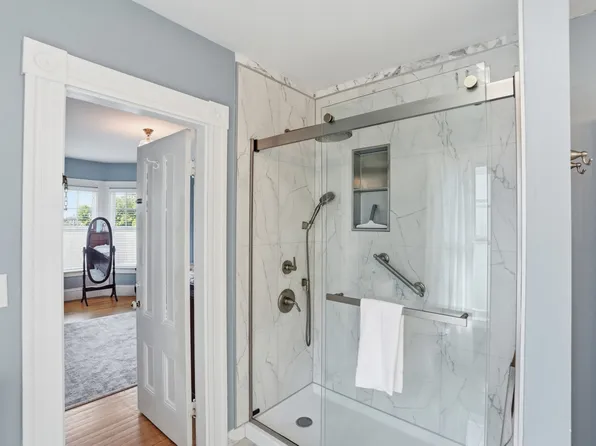 28 Alumni Ave, Providence, RI 02906