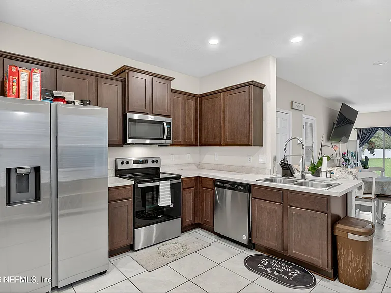 12784 Veterans Ct — Photo 5