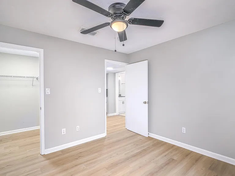 1533 S Bronough St #J — Photo 8