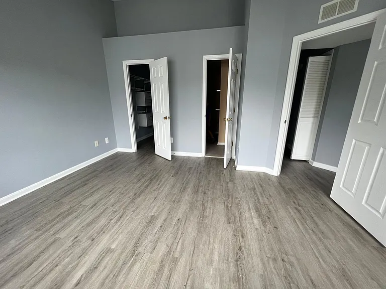 8210 Catbird Cir #201 — Photo 11