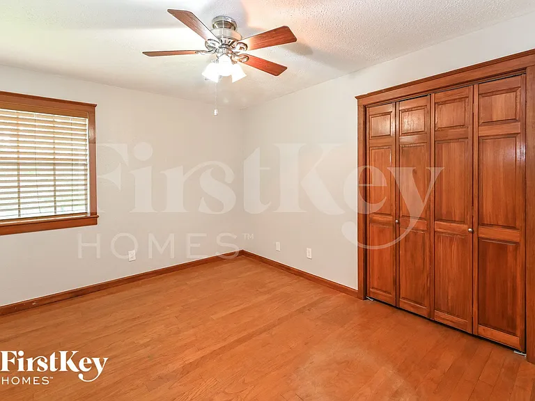 4003 Chapel Square Dr — Photo 12
