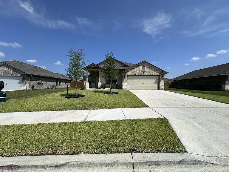 2403 Elba Dr — Photo 1