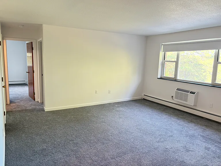 Lexington St Apartments — Photo 58
