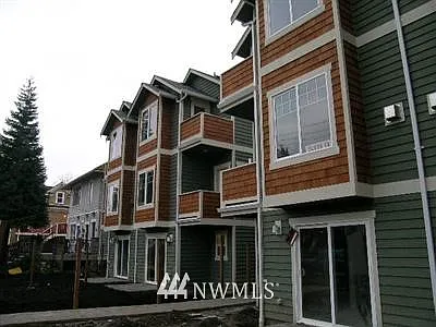 121 21st Avenue E #D photo 1