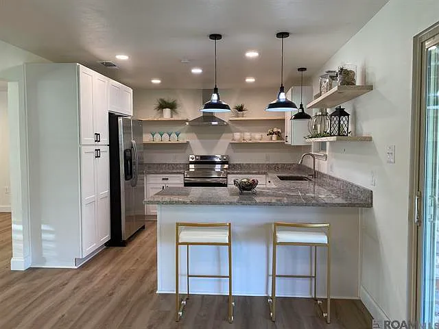 4 bed, 1604 sqft, $1,950 — Photo 2