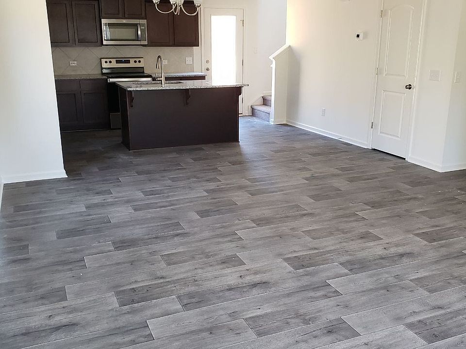 2nd image of 515 Freeport Ct