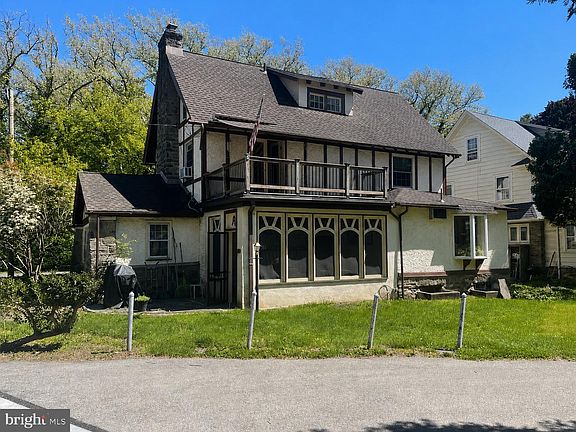 3rd image of 8128 Brookside Rd
