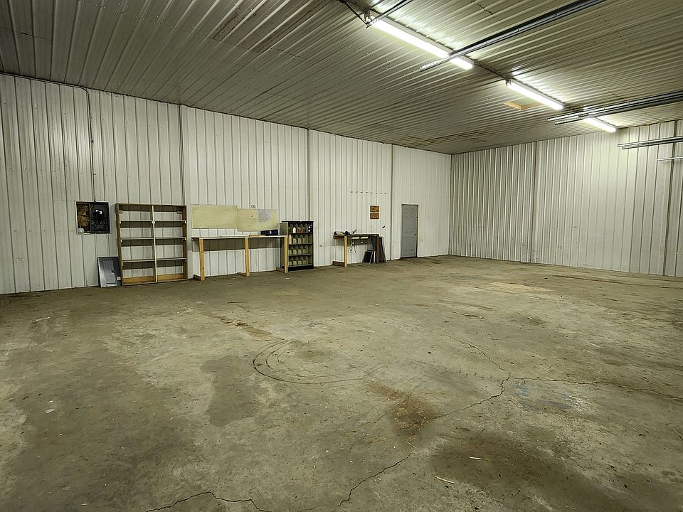 2nd image of 375 Gladstone St
