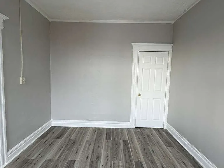 225-227 Clifton Ave #10 — Photo 8