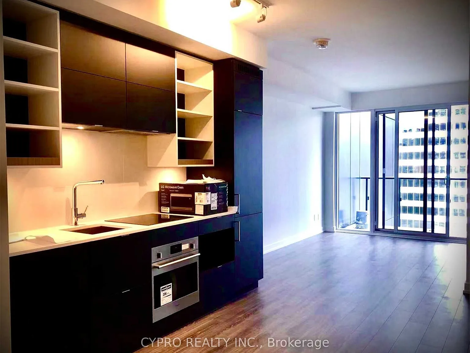 3 bed, $3,290 — Photo 3