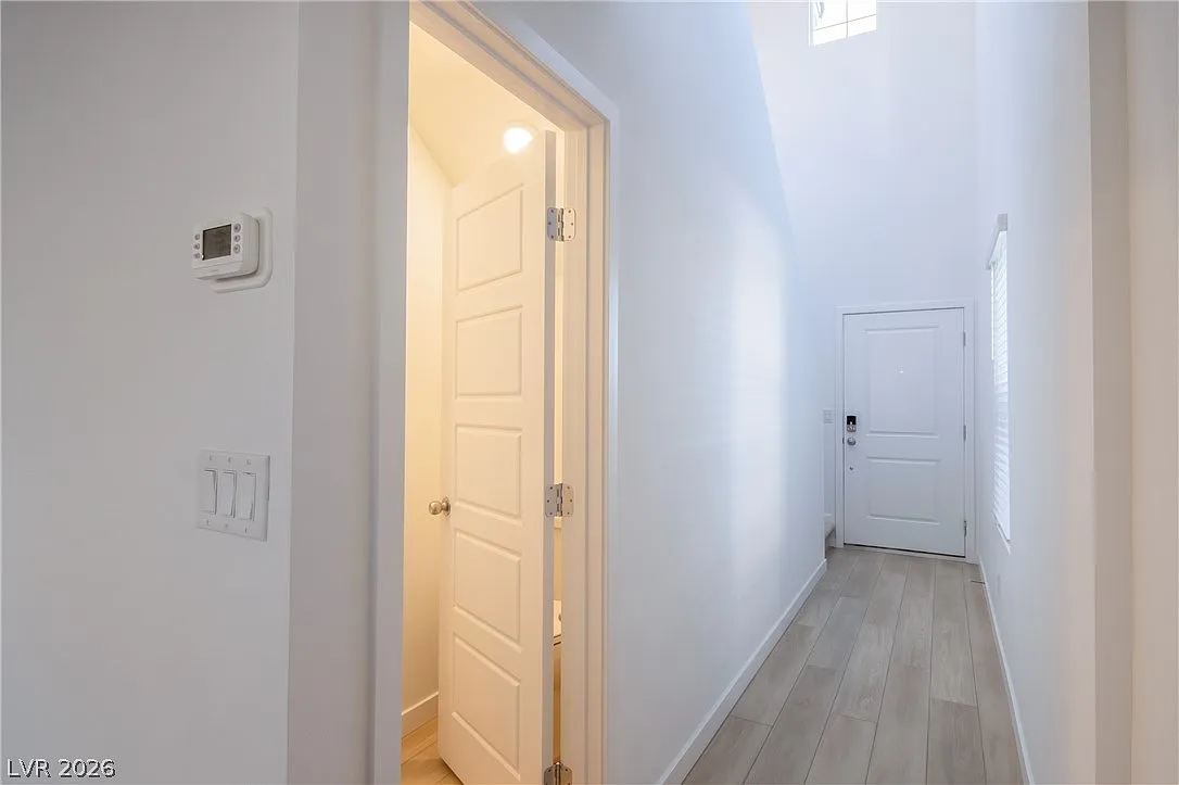 3 bed, 2.5 bath, 1705 sqft, $2,400 — Photo 4
