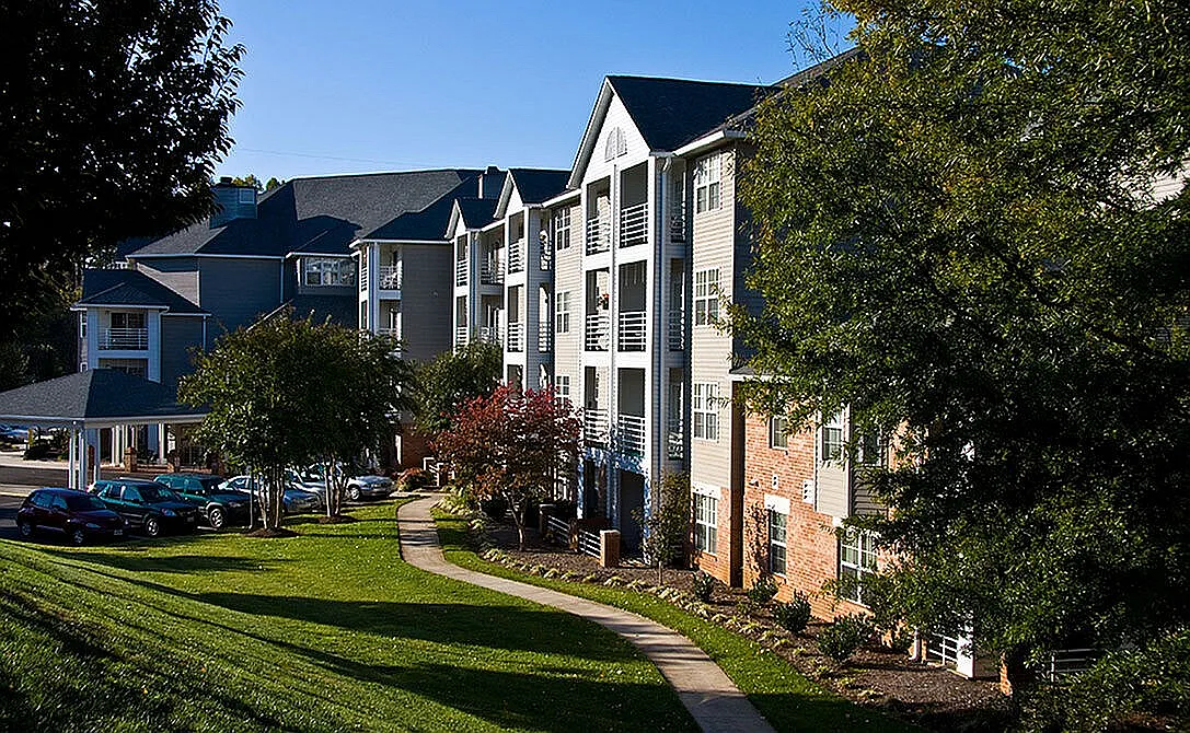 Kings Reserve Sterling - 55+ Active Adult Apartment Homes — Photo 1