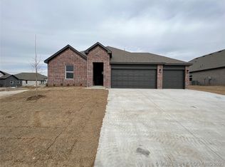 6410 Foxtail Park Dr, Bartlesville, OK 74006