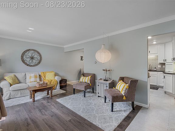 4th image of 605 Autumn Dr