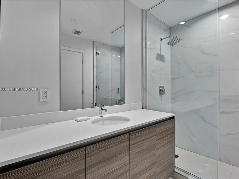 121 NE 34th St #Penthouse 3217 — Photo 29