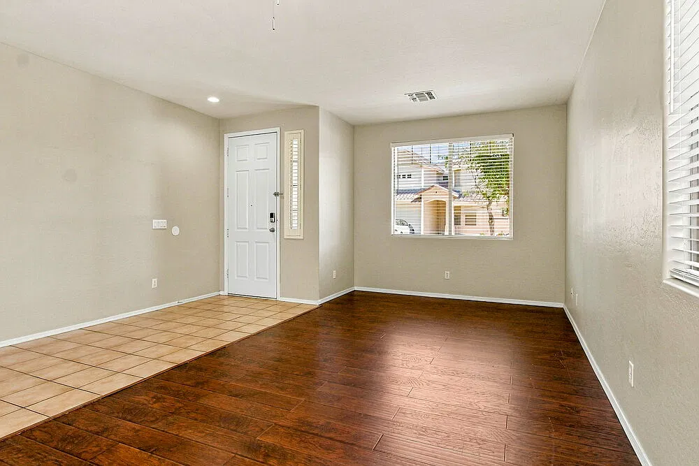 3 bed, 2.0 bath, 1869 sqft, $2,365 — Photo 4