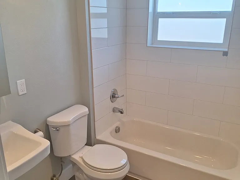 1220 NE 69th Ave — Photo 18