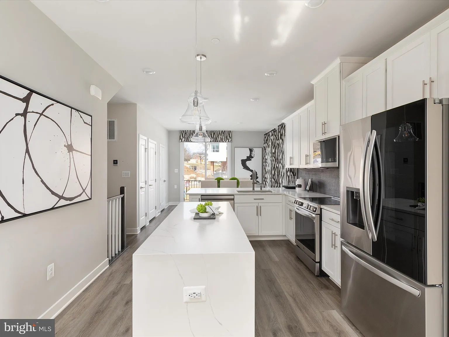3 bed, 3.5 bath, 1827 sqft, $5,200 — Photo 4