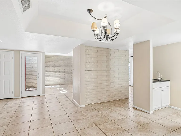5208 N 78th Way — Photo 5
