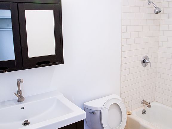 3rd image of 1907 Selby Ave #2