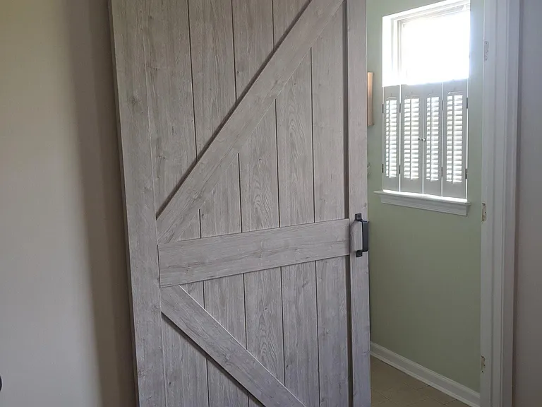 Door to Main bedroom en suite